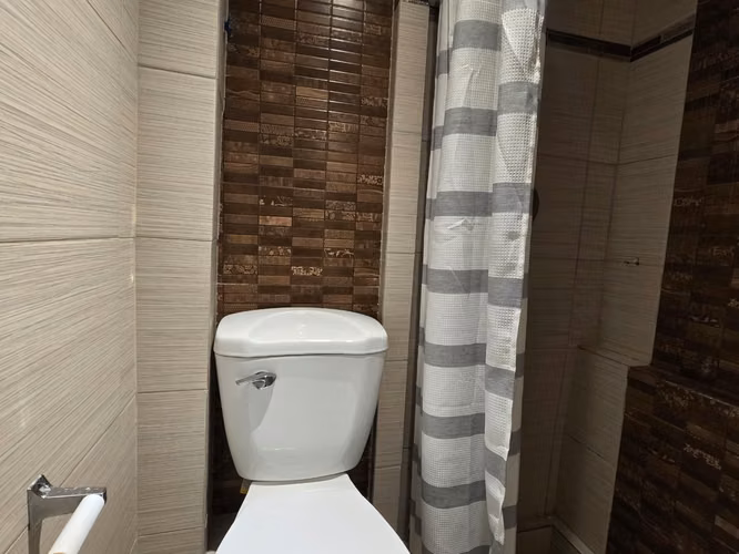 Habitación con baño privado en Casa Rica – Obarrio