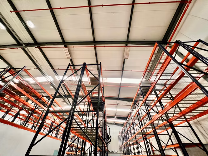 Alquiler o Venta de Galera Amoblada en Centro Logístico Las Mañanitas - LH