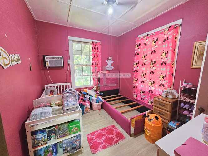 Venta de Casa con Enorme Patio en Diablo, Ancón. Precio Negociable
