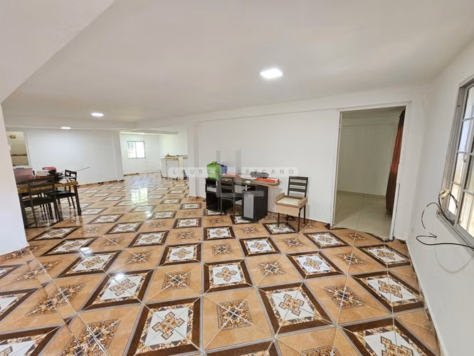 Venta de Casa con Enorme Patio en Diablo, Ancón. Precio Negociable