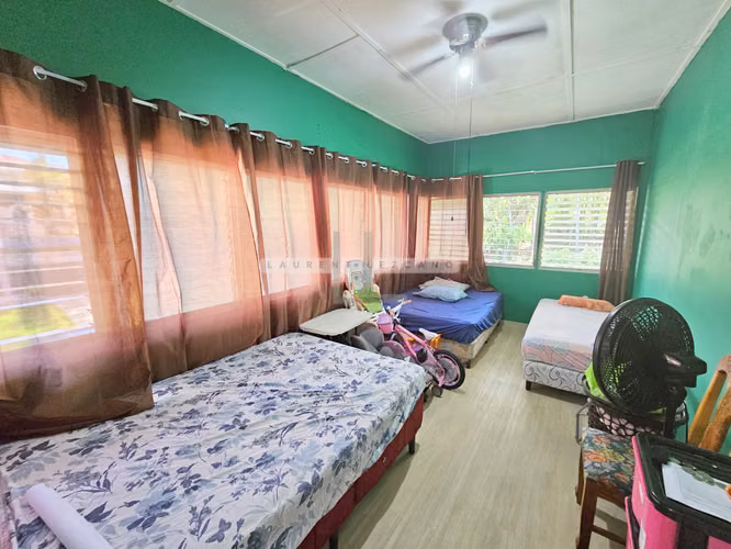 Venta de Casa con Enorme Patio en Diablo, Ancón. Precio Negociable