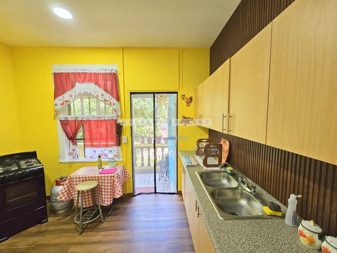 Venta de Casa con Enorme Patio en Diablo, Ancón. Precio Negociable