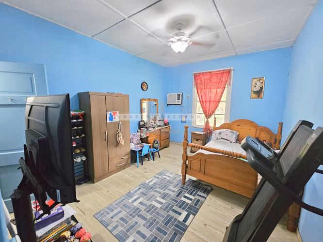 Venta de Casa con Enorme Patio en Diablo, Ancón. Precio Negociable