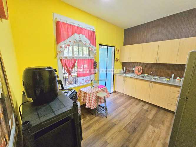 Venta de Casa con Enorme Patio en Diablo, Ancón. Precio Negociable