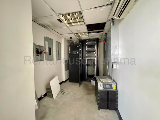 Edificio en alquiler o venta en Transístmica YM
