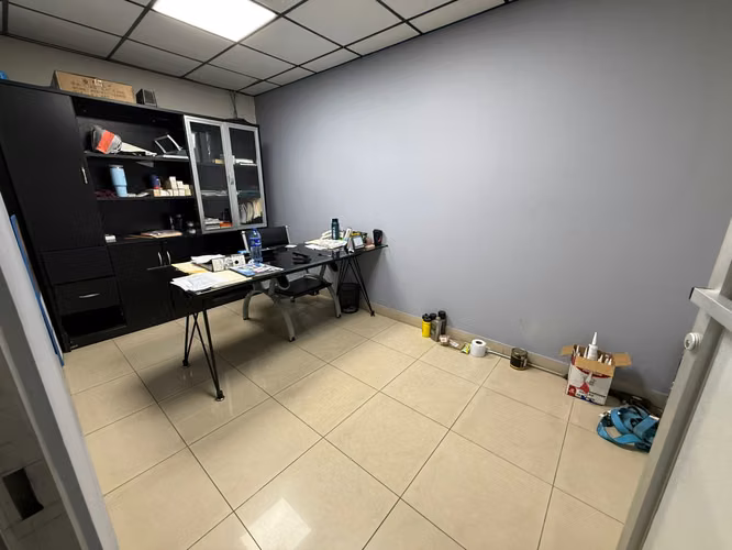 GALERA Y OFICINA EN PUEBLO NUEVO - Imagen 5