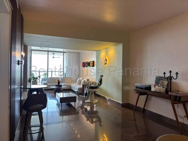 Apartamento en Alquiler en Avenida Balboa JG