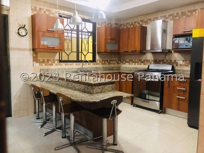 Casa en Alquiler en Ancon JG