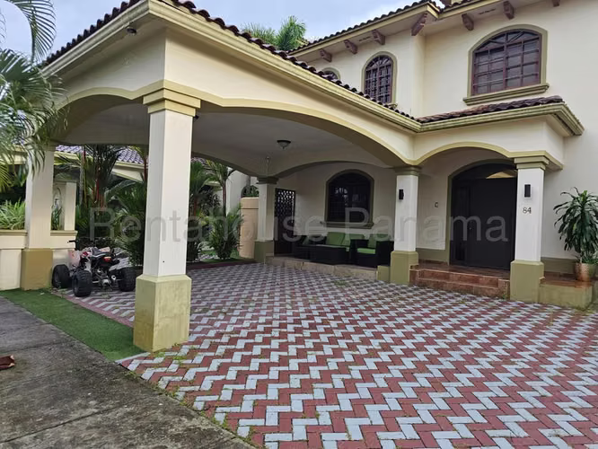 Casa en Venta en Costa Sur YM