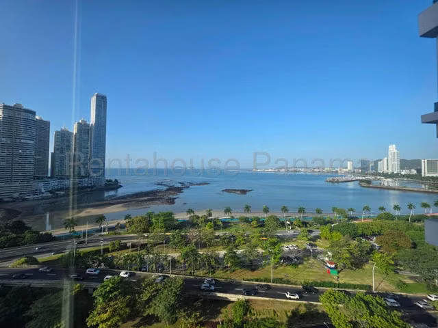 Apartamento en Alquiler en Avenida Balboa. PH GRANDBAY TOWER. 26LDC9154