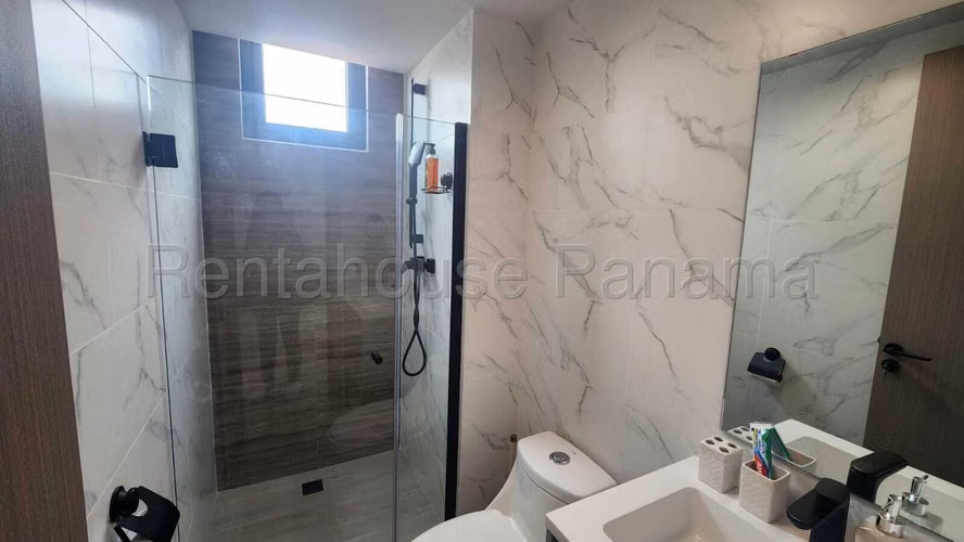 Alquiler en PH Alexa – Bella Vista – 53m² – Amoblado – 2 Rec – 2 Baños
