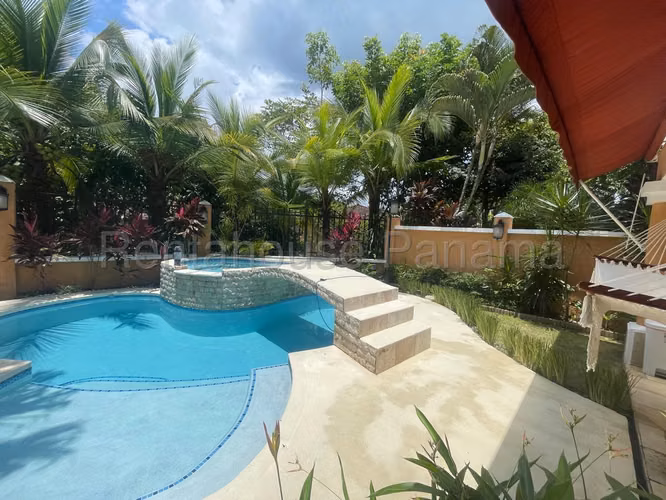 Amplia Casa en Alquiler en Clayton 26*8985Mfk