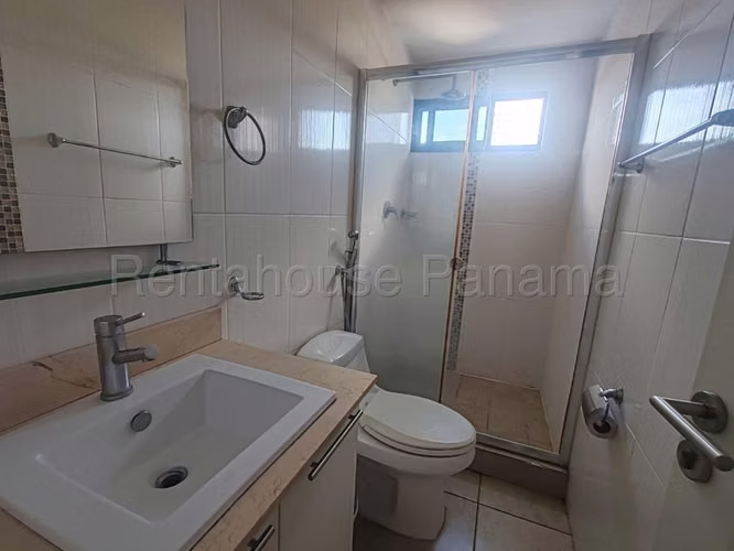 269137. Se vende apartamento amoblado, 3 recamaras, 113m, 2 parkings, CBE