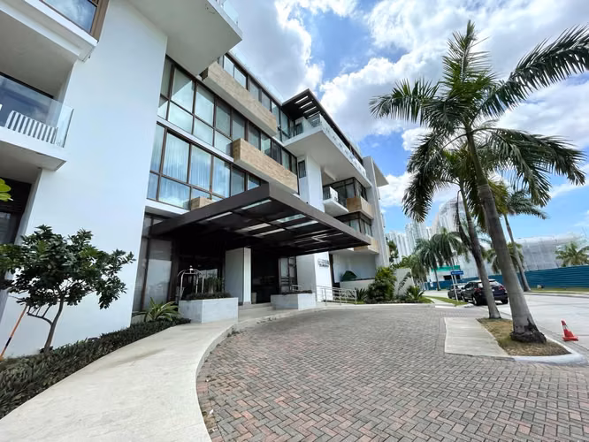 ALQUILER DE APARTAMENTO  OCEAN REFF ISLAND DE LUJO YM