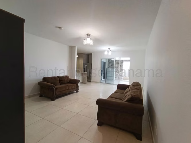 Se Alquila Casa en Costa Sur YDU