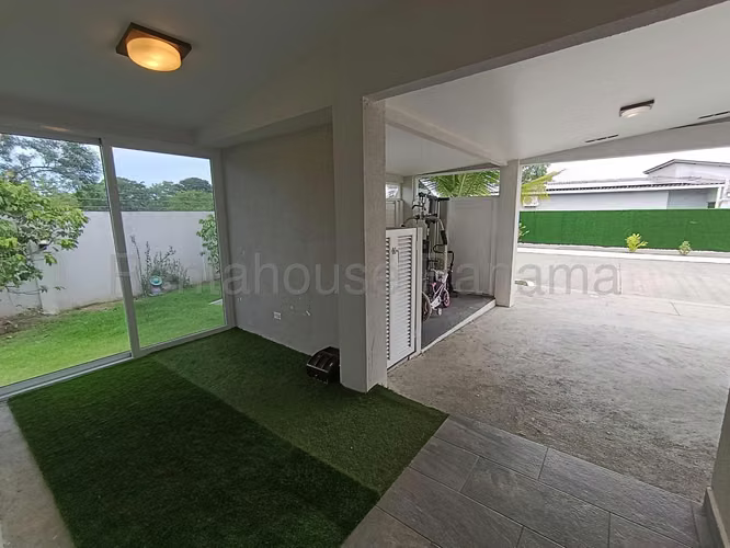 Se Alquila Casa en Costa Sur YDU