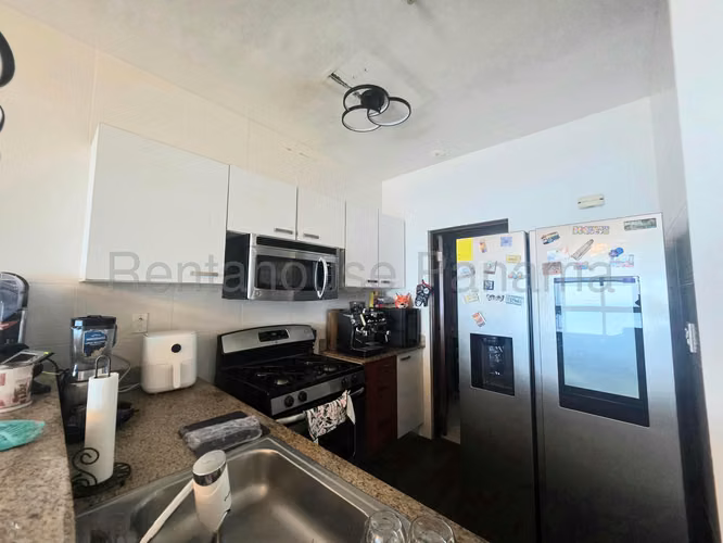 Se Alquila Apartamento en Avenida Balboa MDV26-9154