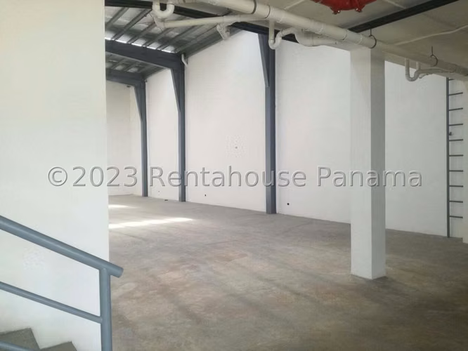VENTA DE GALERA EN PARQUE LEFEVRE ESM