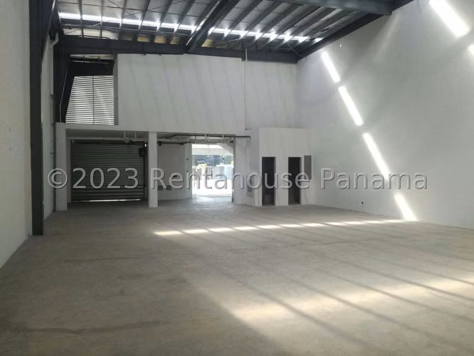 VENTA DE GALERA EN PARQUE LEFEVRE ESM
