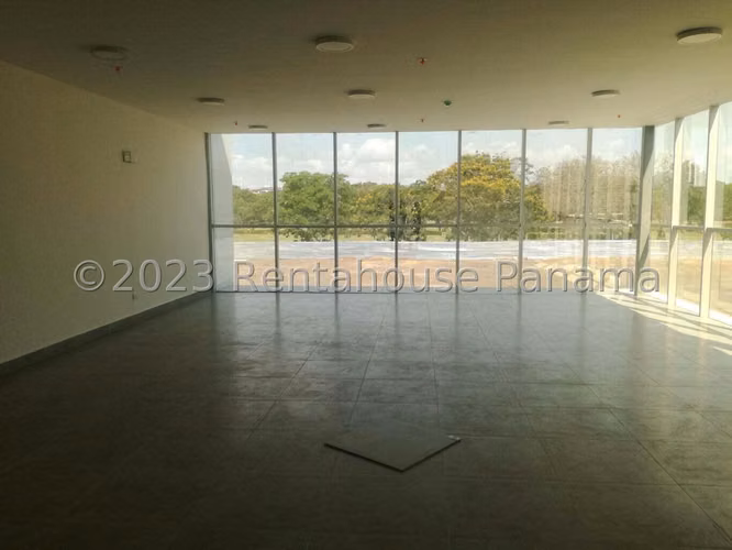 GALLEY FOR SALE IN PARQUE LEFEVRE ESM