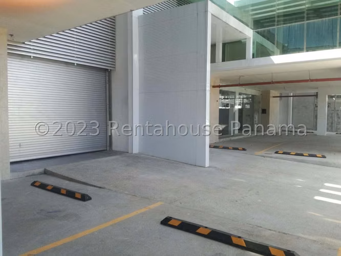VENTA DE GALERA EN PARQUE LEFEVRE ESM