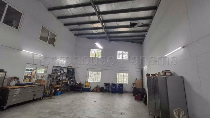 VENTA DE GALERA EN VIA BRASIL ESM