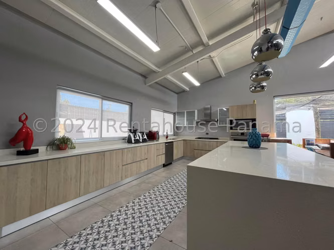 VENTA DE OFICINA EN COCO DEL MAR ESM