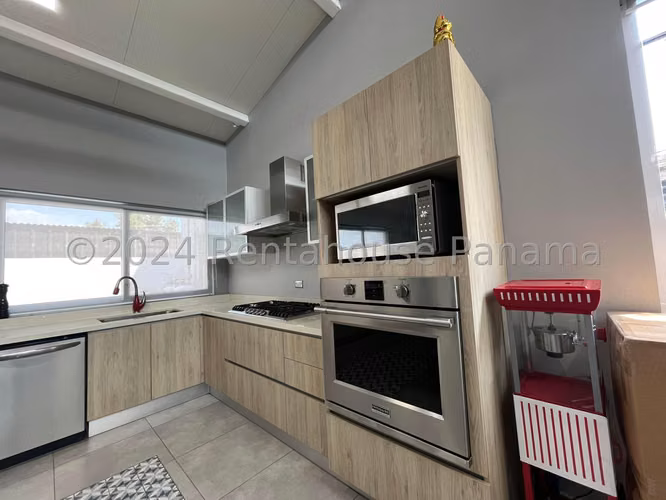VENTA DE OFICINA EN COCO DEL MAR ESM