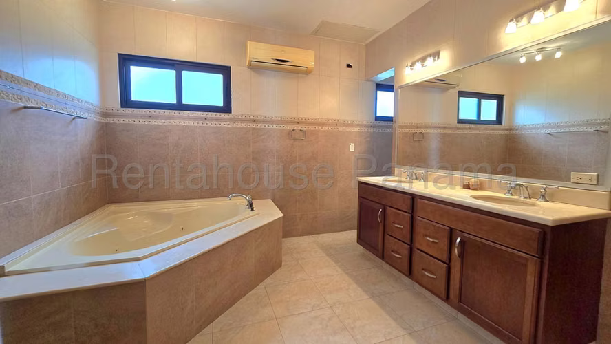 Con piscina Privada Casa en Venta en Costa del Este 26EPP8126