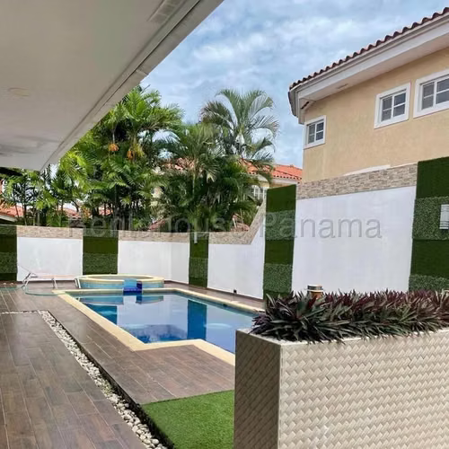 Con piscina privada casa en venta en Costa del Este 5 recamaras 25EPP7810