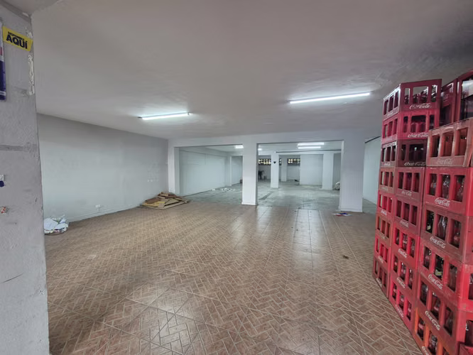 Alquilo Local en Planta Baja sobre la via españa # 1616 lad