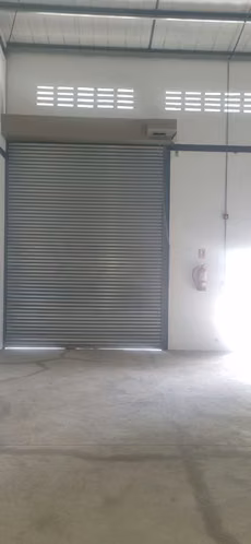 ALQUILO GALERA EN CHANIS, 90M2, 8MTS DE ALTURA, CON PORTON ELECTRICO.