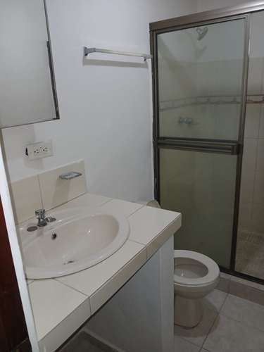 ALQUILER DE APARTAMENTO EN CANTABRIA IV AMOBLADO - PLANTA BAJA CON 2 ESTACIONAMIENTOS