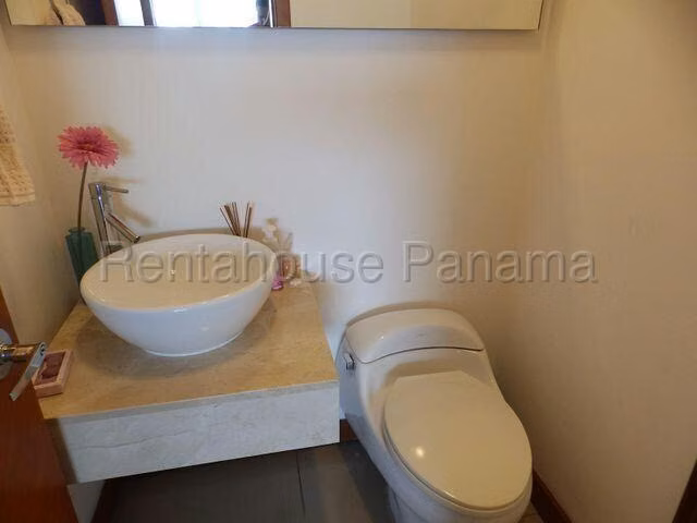 Apartamento Amoblado en Venta en Bahia del Golf  Coco del Mar