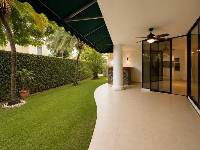 Casa de Arquitectura de Autor en Rotonda Privada | El Carmen