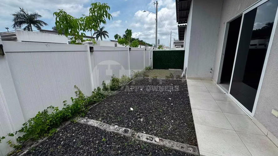 Alquiler de casa en Villa Sur Residences, Costa Sur. E.L
