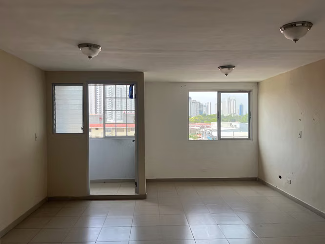 Alquiler de Apartamento de 2 Recámaras en Parque Lefevre | Balcón y Estacionamiento