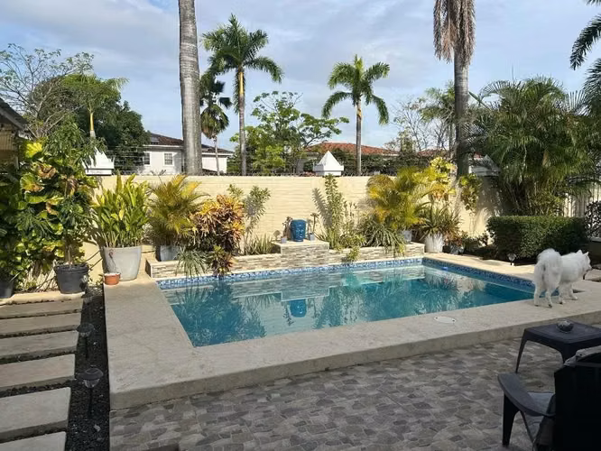 Venta de Bella casa en Costa del Este - Imagen 2