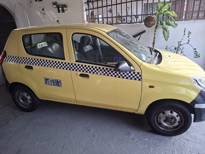Se vende auto Suzuki Alto Taxi 2015 con cupo 8T