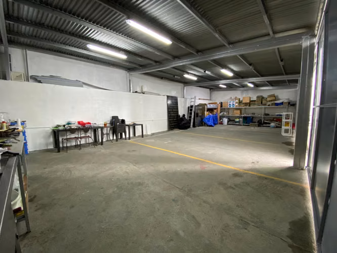 Venta de Galera en San Francisco, calle77Este. - Imagen 4