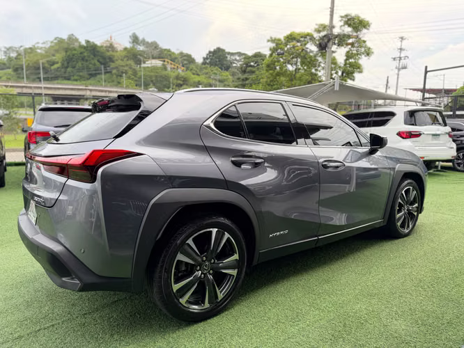 Lexus UX250h 2020