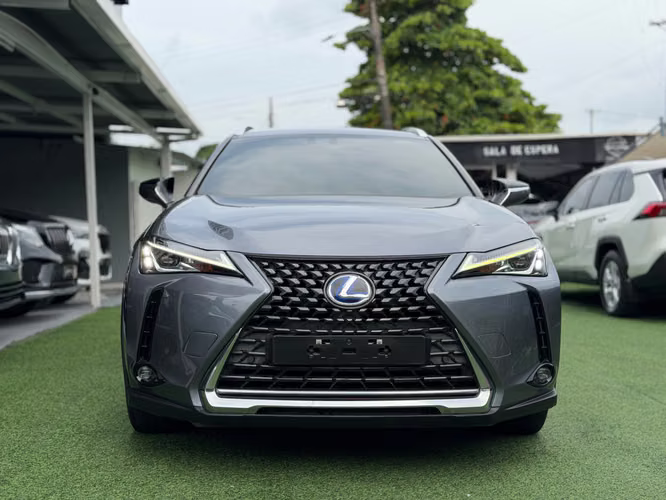 Lexus UX250h 2020