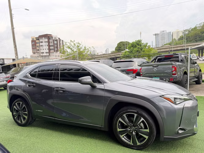 Lexus UX250h 2020