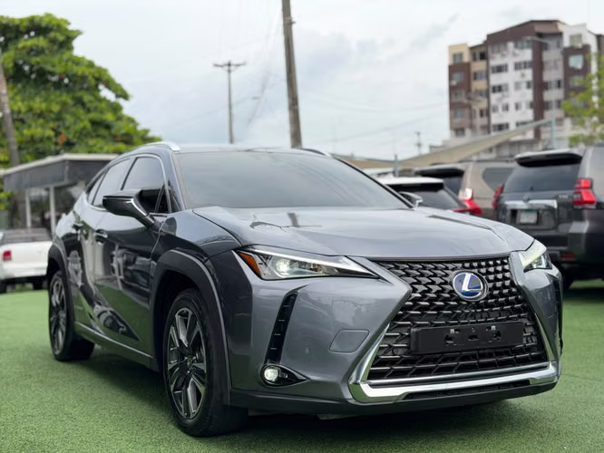 Lexus UX250h 2020