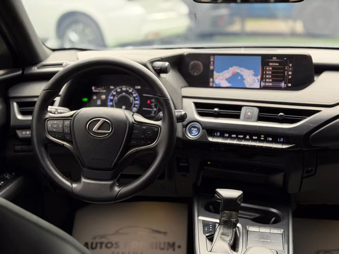 Lexus UX250h 2020