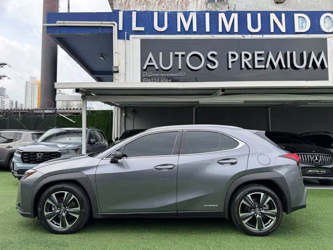 Lexus UX250h 2020