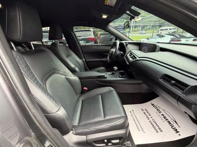 Lexus UX250h 2020