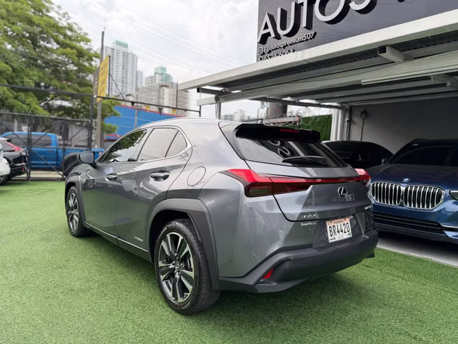 Lexus UX250h 2020