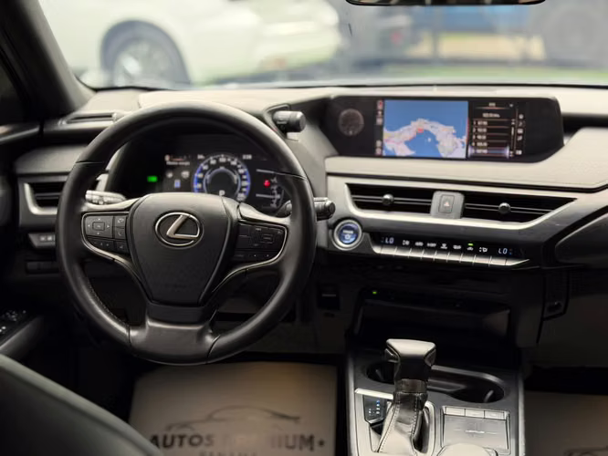 Lexus UX250h 2020