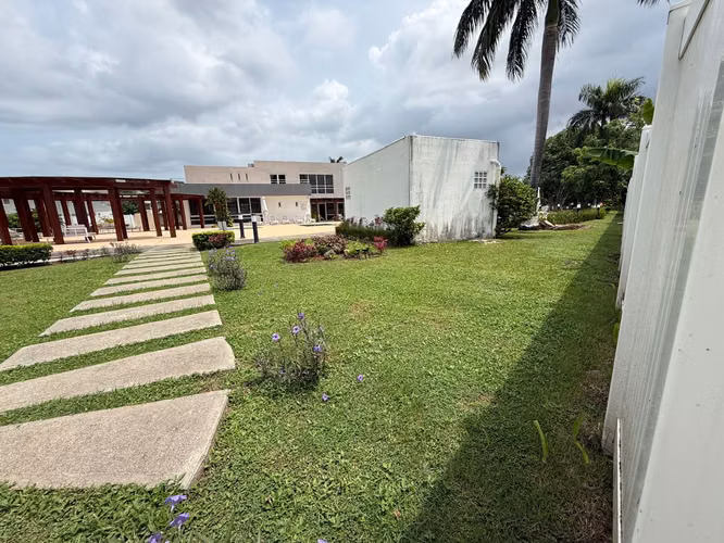 Se Alquila Moderna Casa en Costa Sur - Acceso Directo a Áreas Sociales